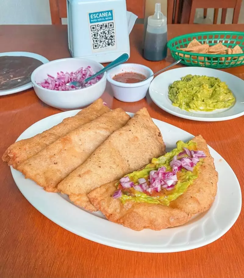 ¿A poco no se antojan unas empanadas? 😋
 
Pídelas de camarón, queso de bola, queso tip-top, frijol o de lo que se te antoje 👌🏻