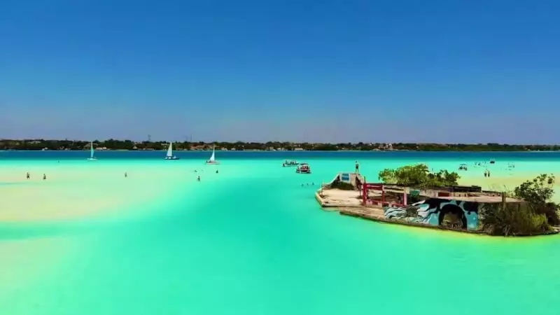 Visítanos también en Bacalar ☀️ 
 
Disfruta lo mejor en mariscos todos los días de 9 am a 6 pm.
 
📲 O pide a domicilio directo a tu hotel o club de playa:
✅ (983) 171 6840
✅ (983) 171 6838